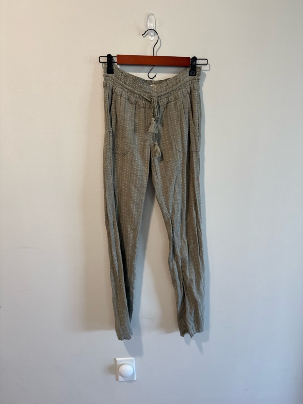 Roxy Light Green Drawstring Flowy Pants - Picture 3 of 9